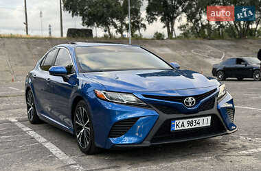 Седан Toyota Camry 2018 в Киеве