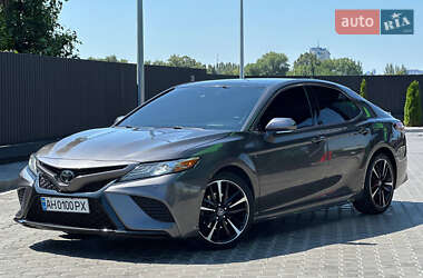Седан Toyota Camry 2018 в Днепре