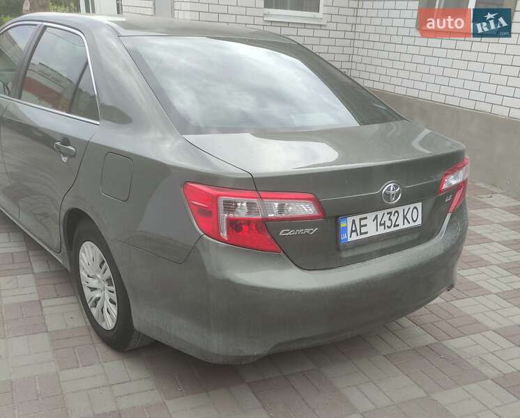 Седан Toyota Camry 2013 в Днепре