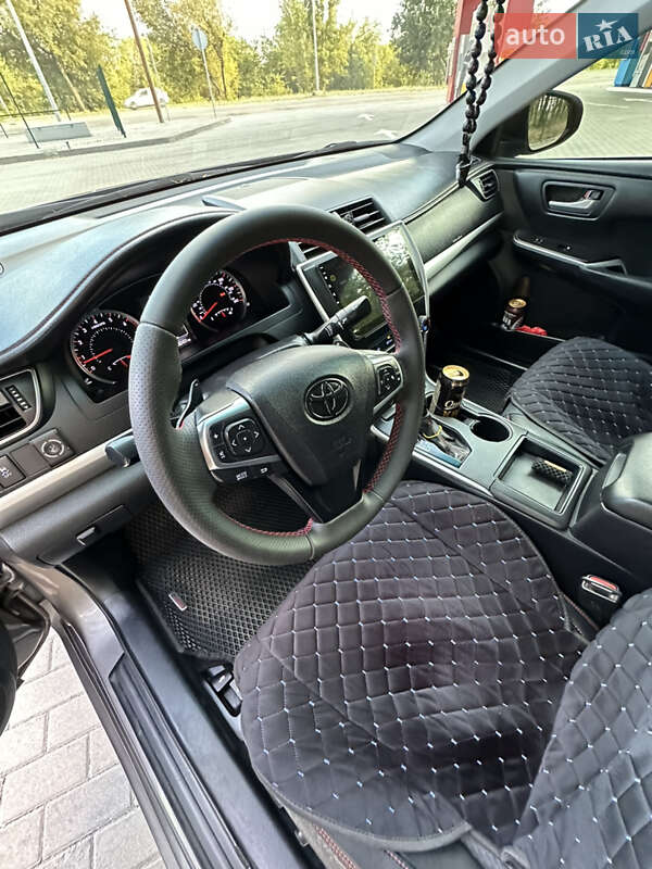 Седан Toyota Camry 2015 в Дніпрі