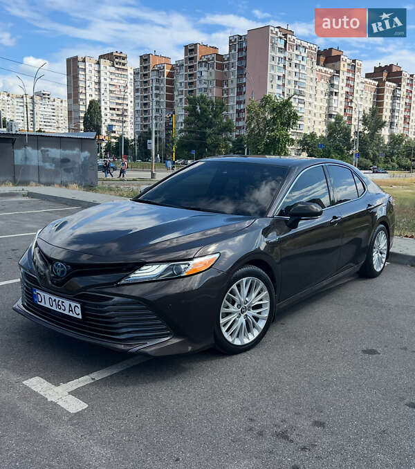 Седан Toyota Camry 2018 в Киеве