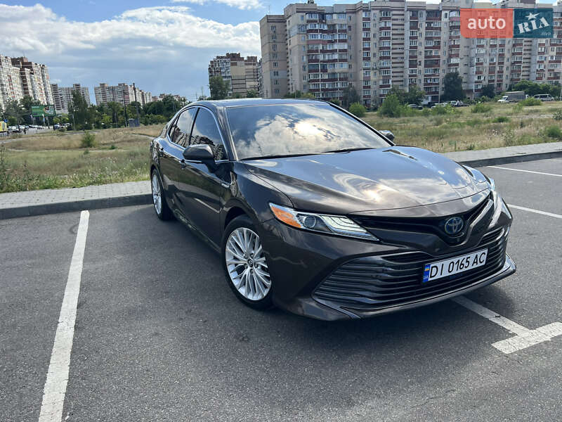 Седан Toyota Camry 2018 в Киеве