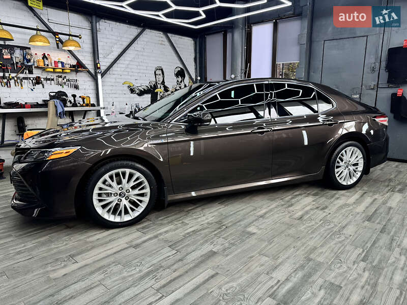 Седан Toyota Camry 2018 в Киеве