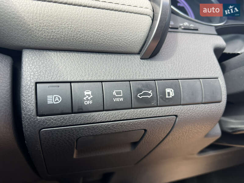 Седан Toyota Camry 2018 в Киеве