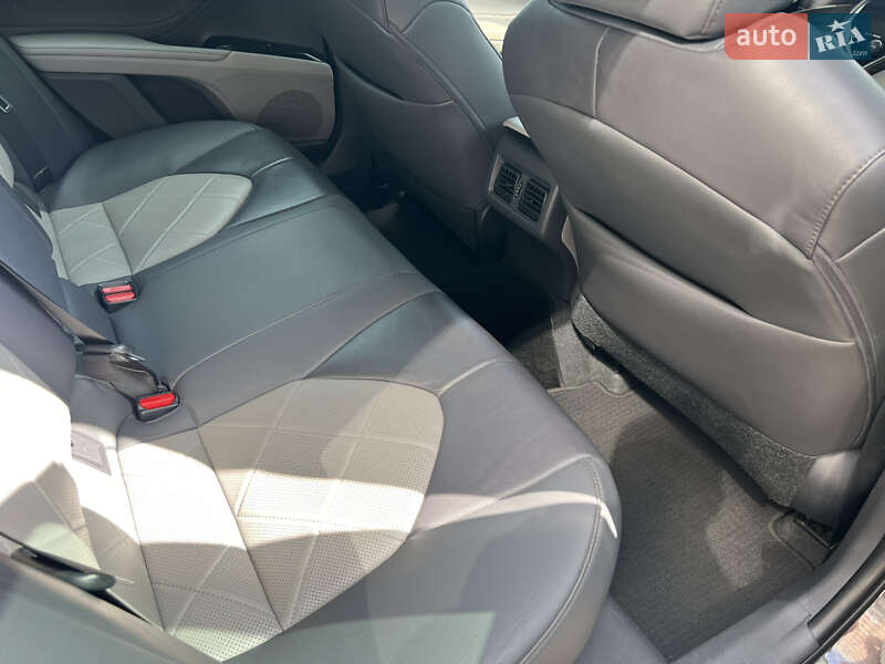 Седан Toyota Camry 2018 в Киеве