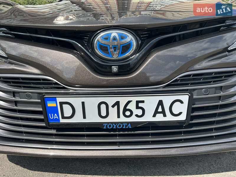 Седан Toyota Camry 2018 в Киеве