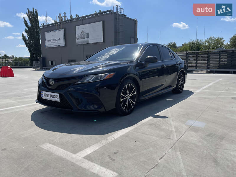 Toyota Camry 2018