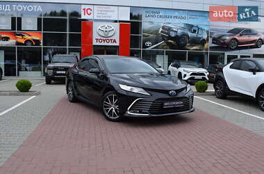 Седан Toyota Camry 2024 в 