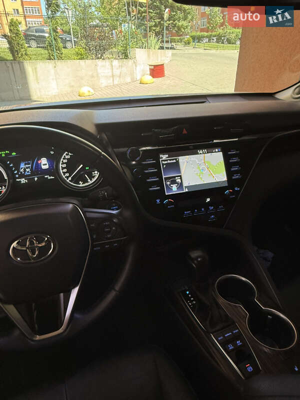 Седан Toyota Camry 2019 в Днепре