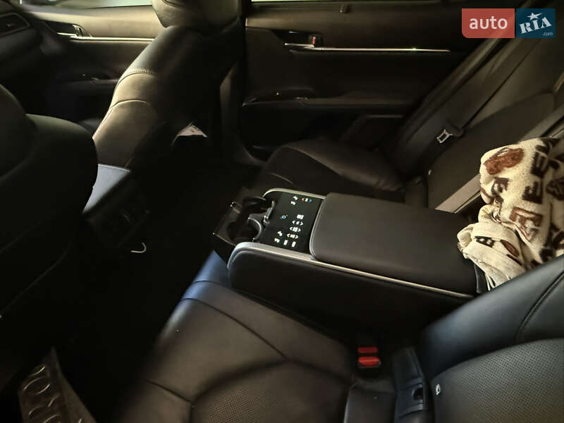 Седан Toyota Camry 2019 в Днепре