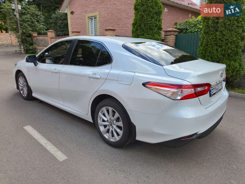 Седан Toyota Camry 2019 в Виннице