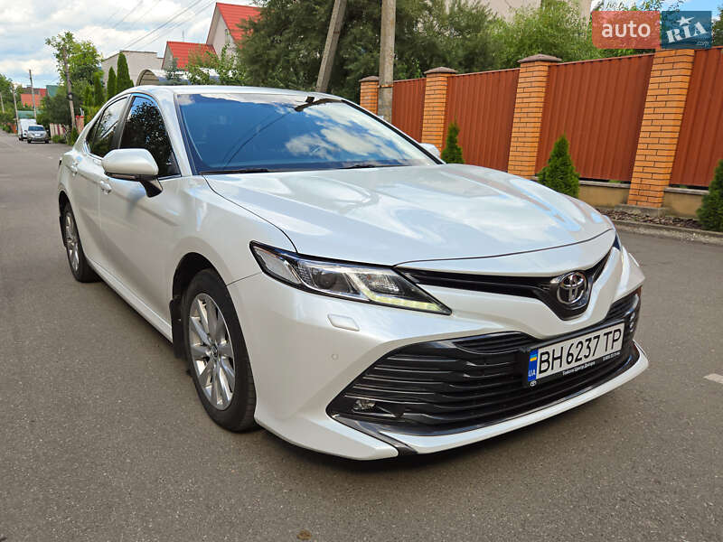 Седан Toyota Camry 2019 в Виннице