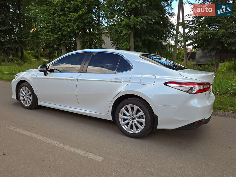Седан Toyota Camry 2019 в Виннице