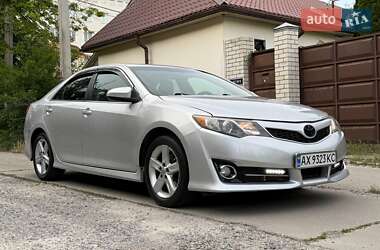 Седан Toyota Camry 2014 в Харькове