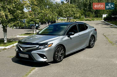 Седан Toyota Camry 2019 в Києві