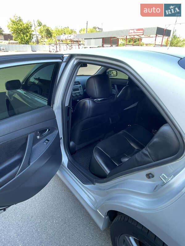 Седан Toyota Camry 2006 в Кривом Роге