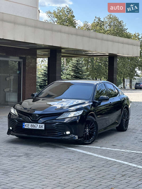 Седан Toyota Camry 2017 в Харькове