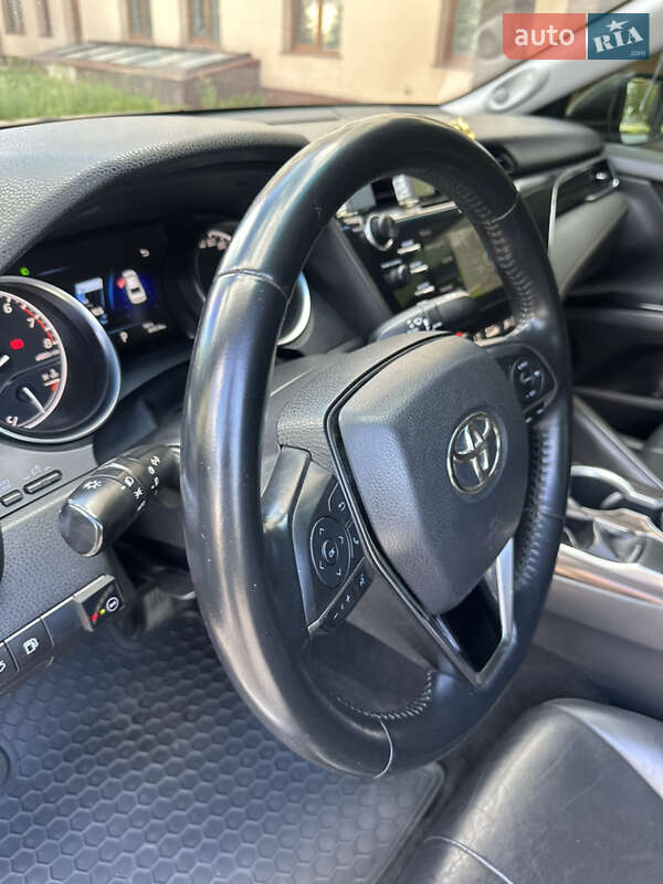 Седан Toyota Camry 2017 в Харькове