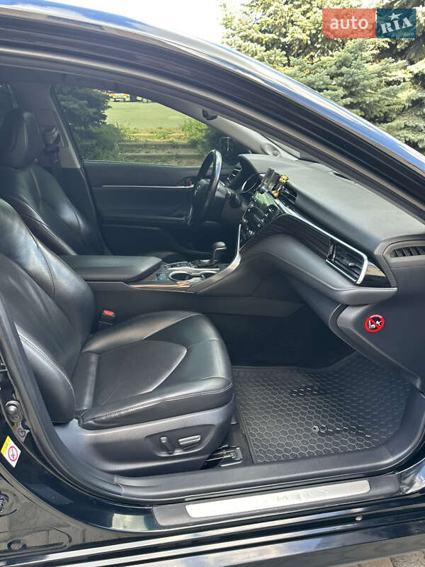 Седан Toyota Camry 2017 в Харькове