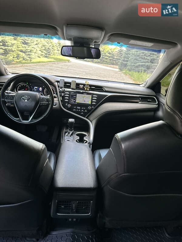 Седан Toyota Camry 2017 в Харькове