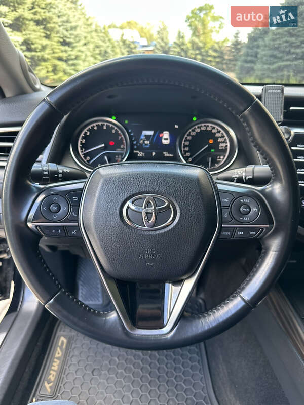 Седан Toyota Camry 2017 в Харькове