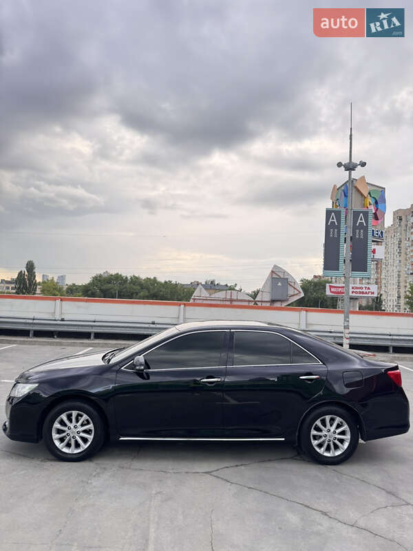 Седан Toyota Camry 2011 в Киеве