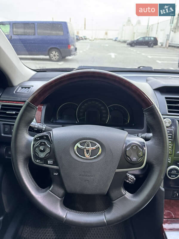 Седан Toyota Camry 2011 в Киеве