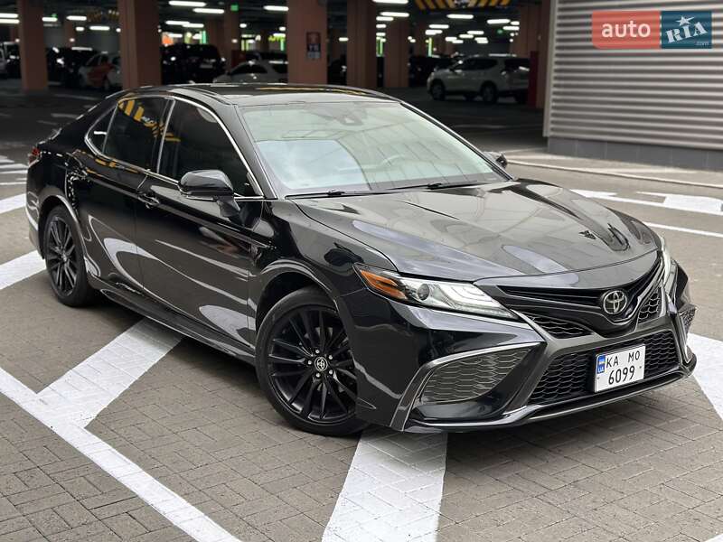 Toyota Camry 2021