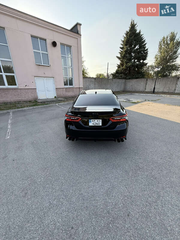 Седан Toyota Camry 2021 в Запорожье