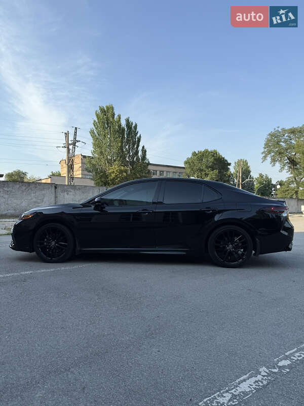 Седан Toyota Camry 2021 в Запорожье
