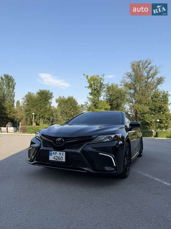 Седан Toyota Camry 2021 в Запорожье