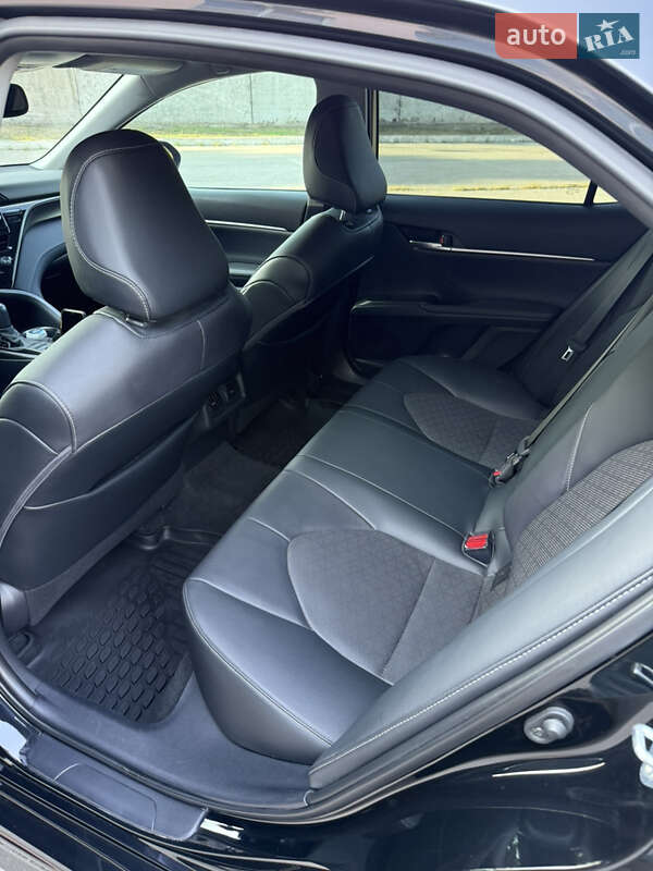 Седан Toyota Camry 2021 в Запорожье