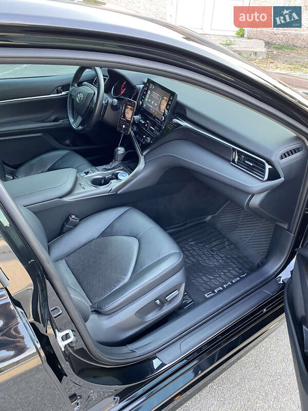 Седан Toyota Camry 2021 в Запорожье