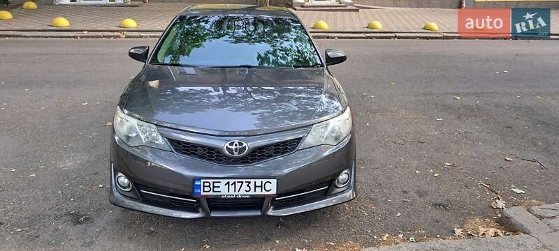 Седан Toyota Camry 2014 в Миколаєві