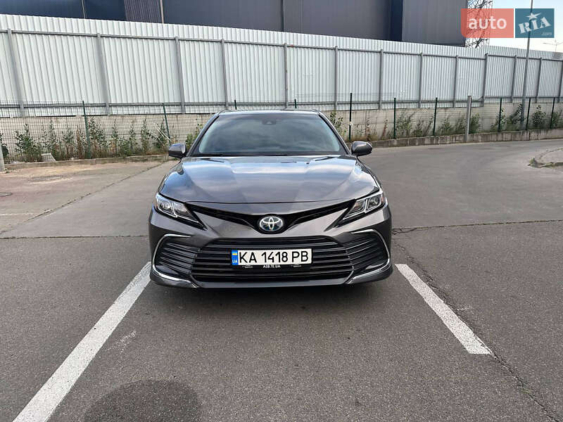 Toyota Camry 2021