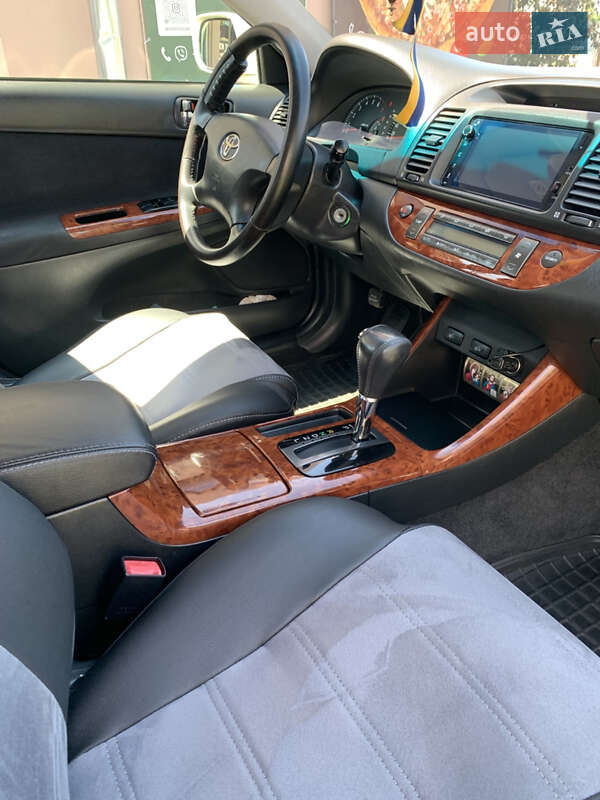 Седан Toyota Camry 2003 в Киеве