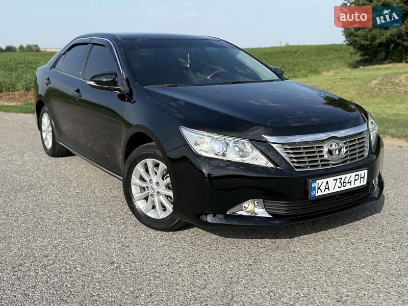Седан Toyota Camry 2013 в Виннице