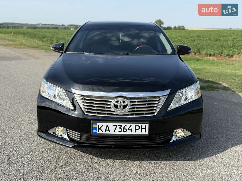 Седан Toyota Camry 2013 в Виннице