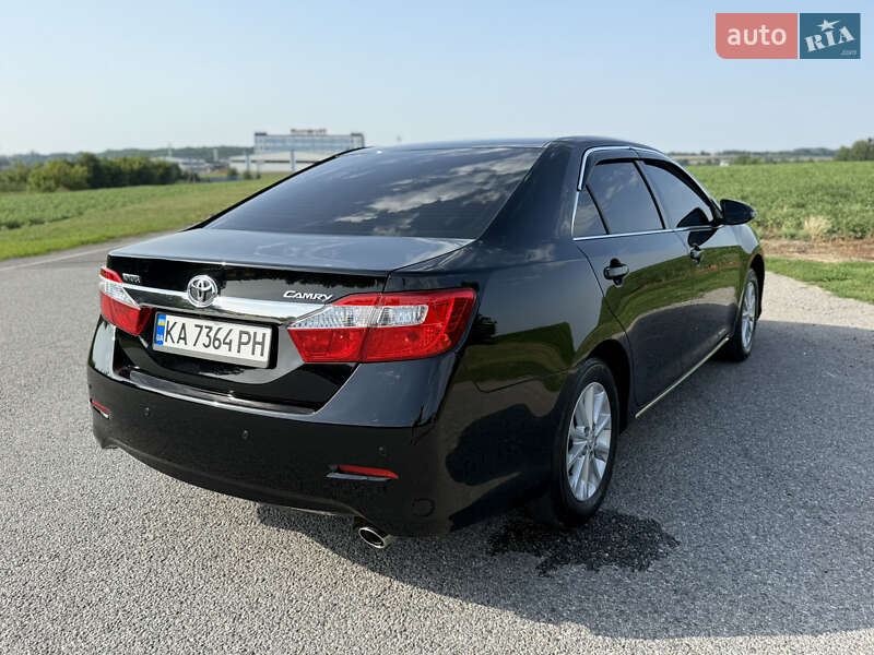 Седан Toyota Camry 2013 в Виннице