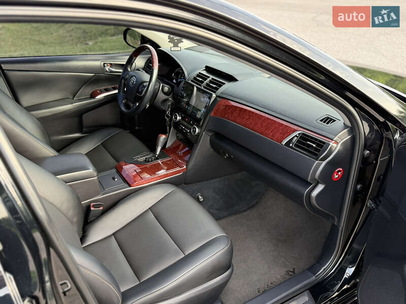 Седан Toyota Camry 2013 в Виннице