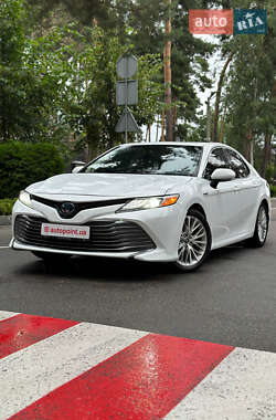 Седан Toyota Camry 2018 в Белогородке
