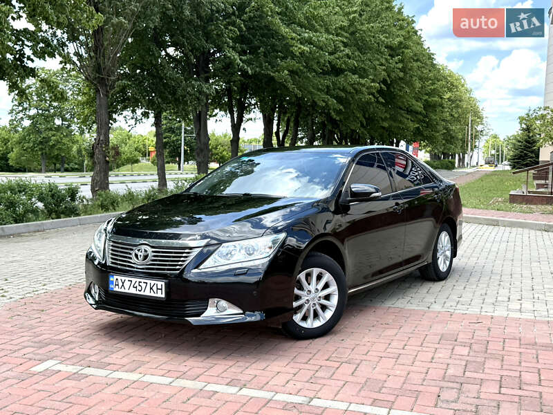 Седан Toyota Camry 2014 в Харькове