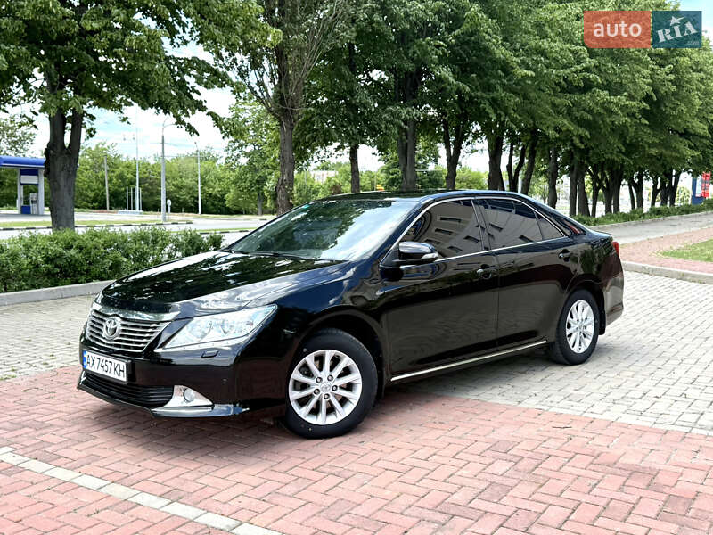Седан Toyota Camry 2014 в Харькове