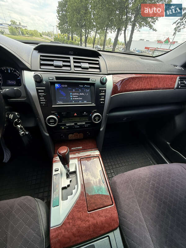 Седан Toyota Camry 2014 в Харькове