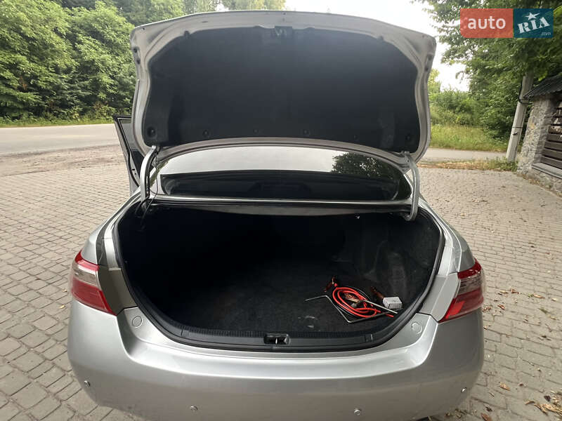 Седан Toyota Camry 2006 в Виннице