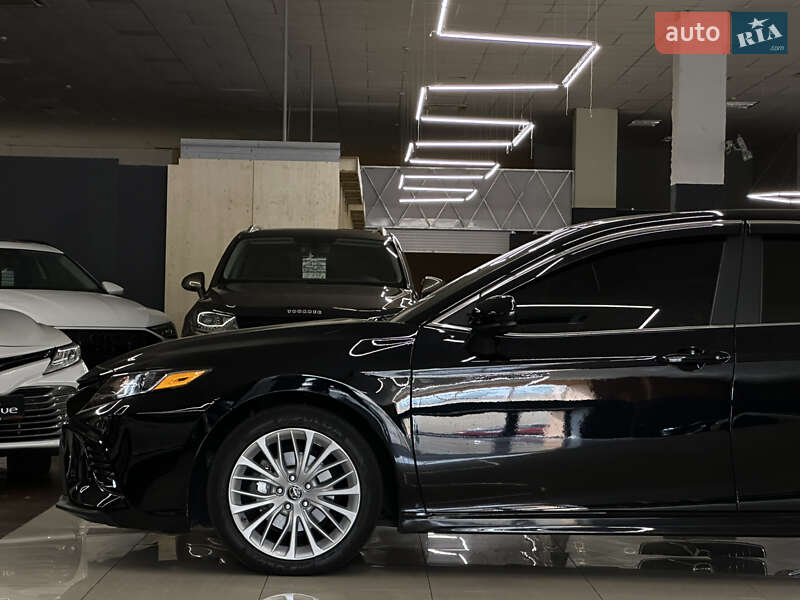 Седан Toyota Camry 2019 в Миколаєві
