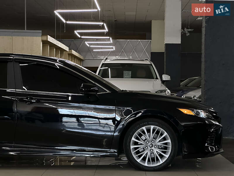 Седан Toyota Camry 2019 в Миколаєві