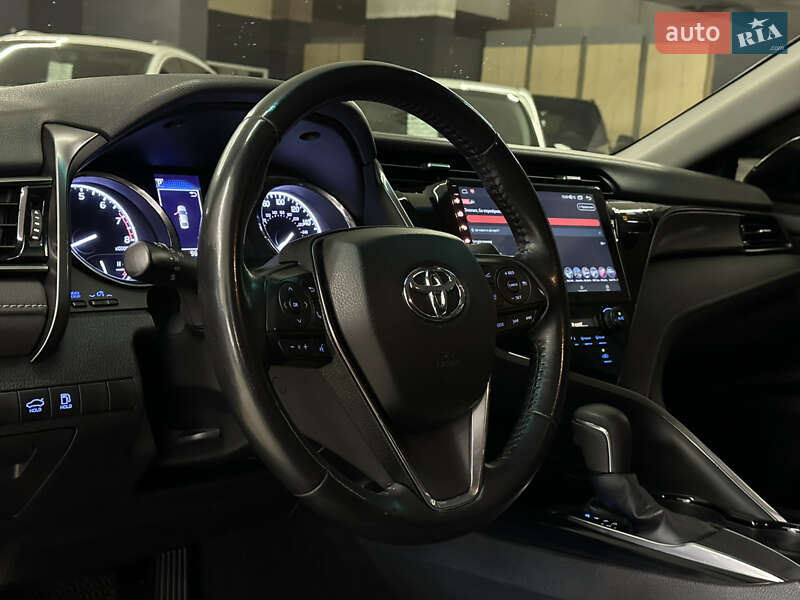 Седан Toyota Camry 2019 в Миколаєві