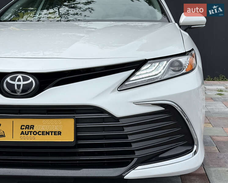 Седан Toyota Camry 2021 в Киеве