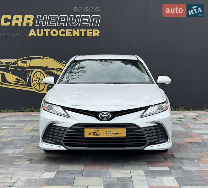 Седан Toyota Camry 2021 в Киеве